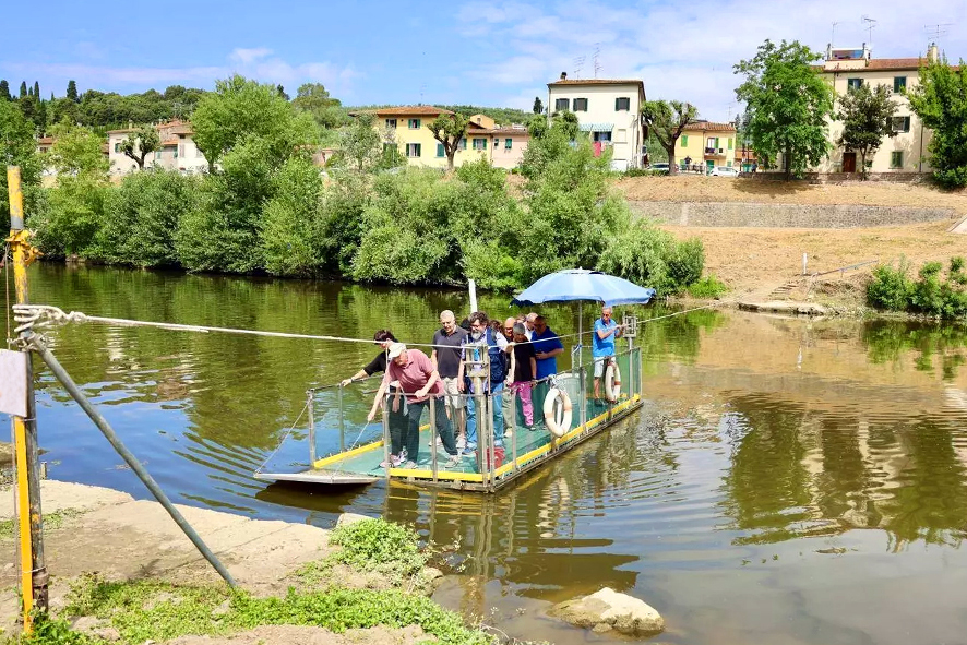 Traghetto sull'Arno